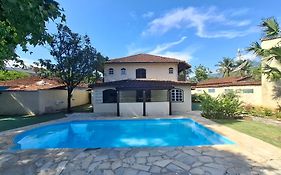 Casa com 6 Suites, Piscina, Ar Condicionado, Estacionamento, Churrasqueira